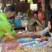 Mahasiswa KKN 48 UMBY Edukasi Pedagang Di Pasar Demangan