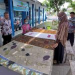 Tim PkM UMBY Beri Pelatihan Ecoprint