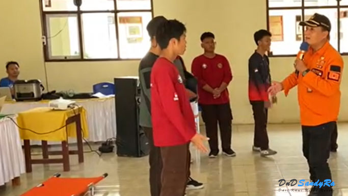 Negeri Dalam Lingkar Bencana Faisal Tahadju